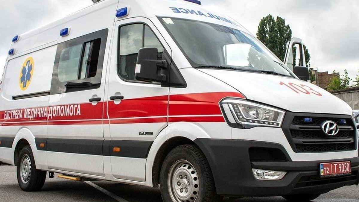 В Днепропетровской области врачи скорой пытались реанимировать 4-летнюю девочку, но она умерла в машине