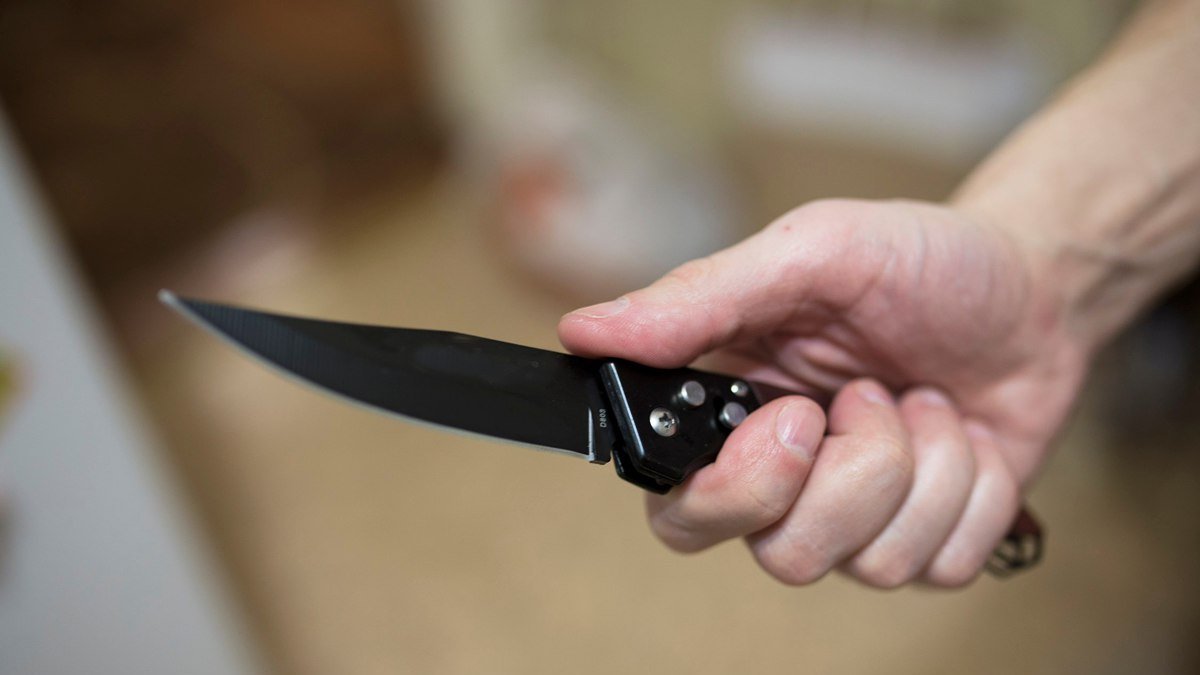 В Днепре сотрудник кафе зарезал кухонным ножом двух посетителей