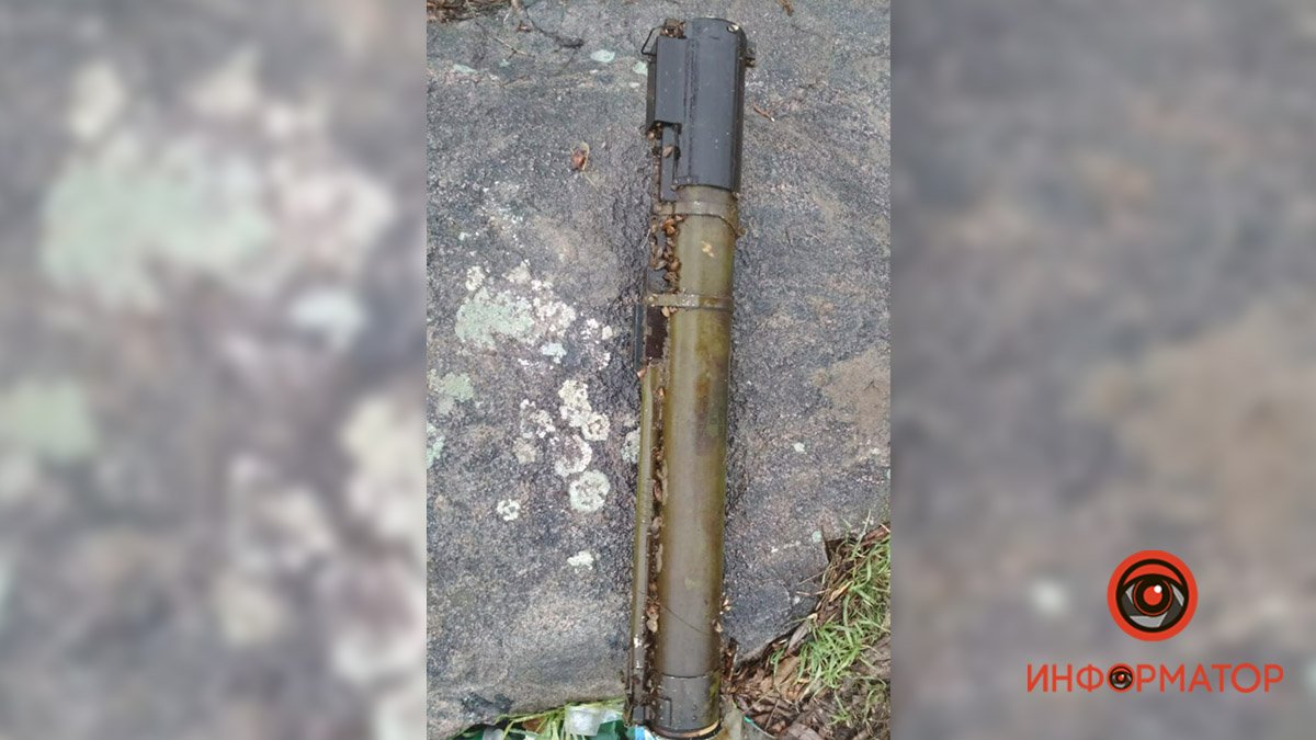 Мужчина нырял в Днепр и нашел заряженный гранатомет