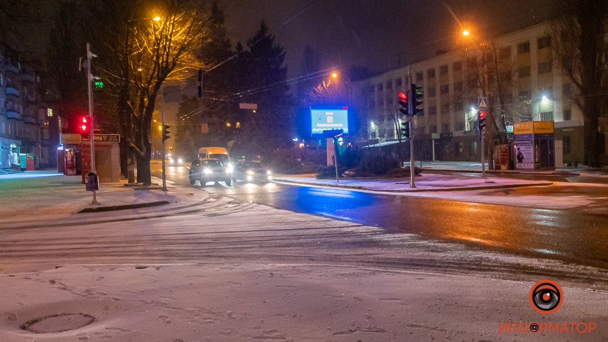 Зимний Днепр: улицы города присыпало снегом