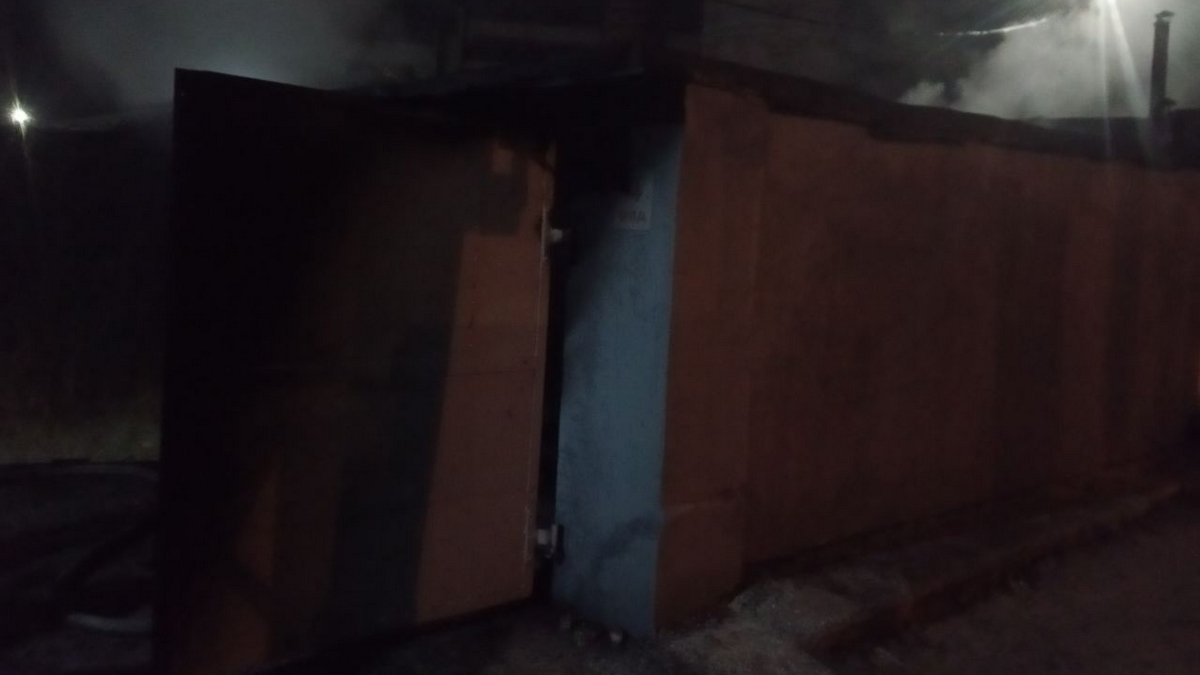 В Днепре на Батумской сгорел гараж