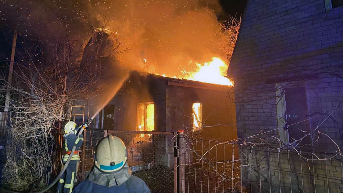 Под Днепром сгорел дачный дом: пожар тушили почти два часа