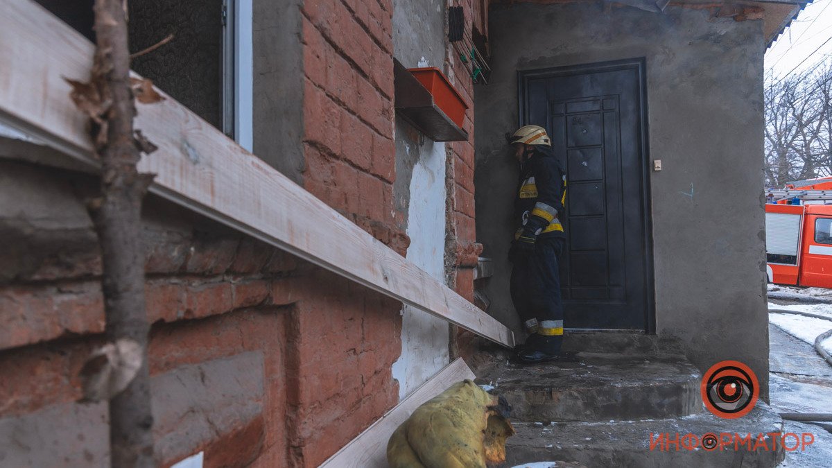 В Днепре на Короленко из-за обогревателя загорелась квартира на первом этаже