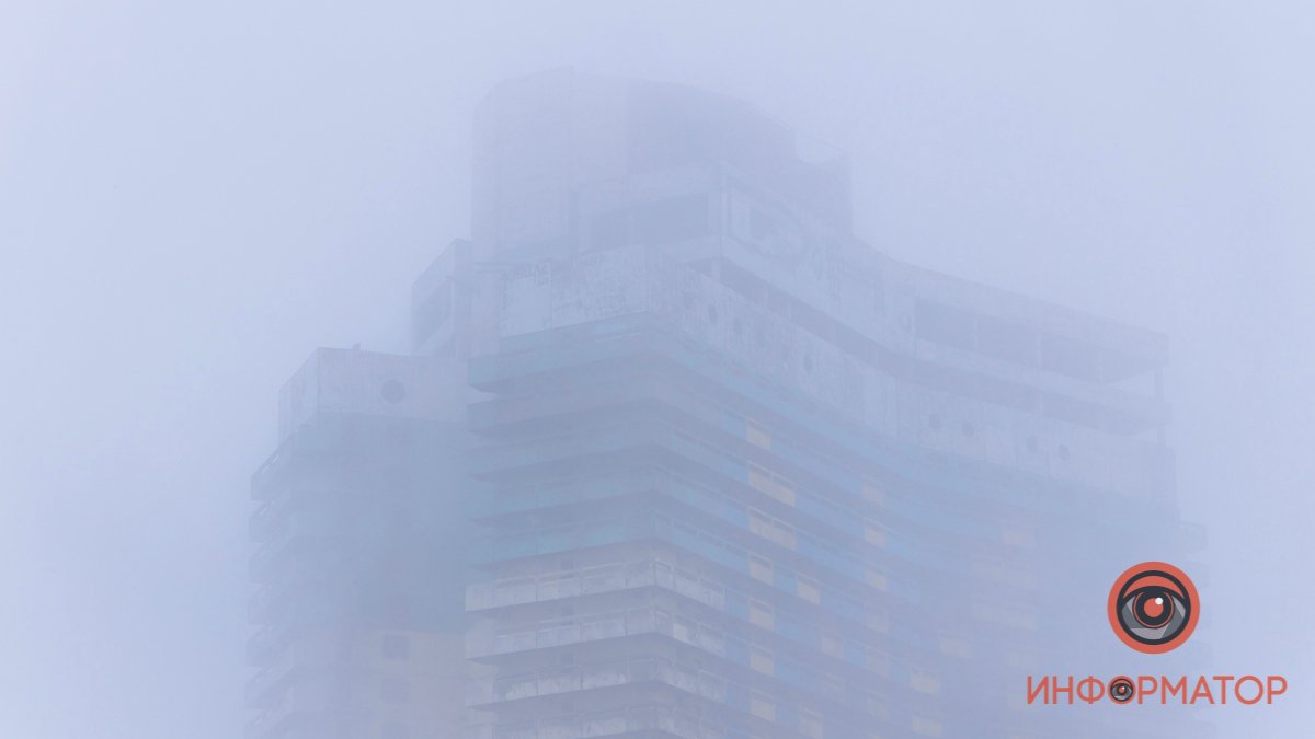 Промерзший до камешков Днепр: как город прятался от холода и "укутывался" в туман, пытаясь согреться