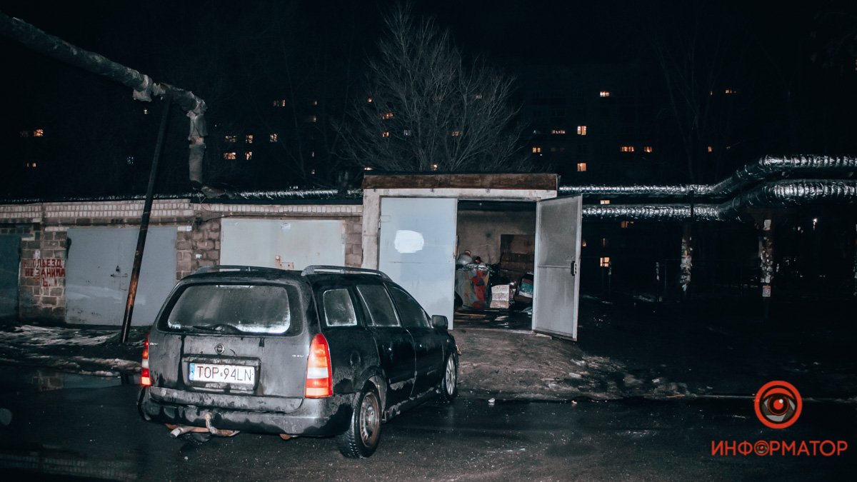 В Днепре на Калнышевского в гараже загорелся Opel