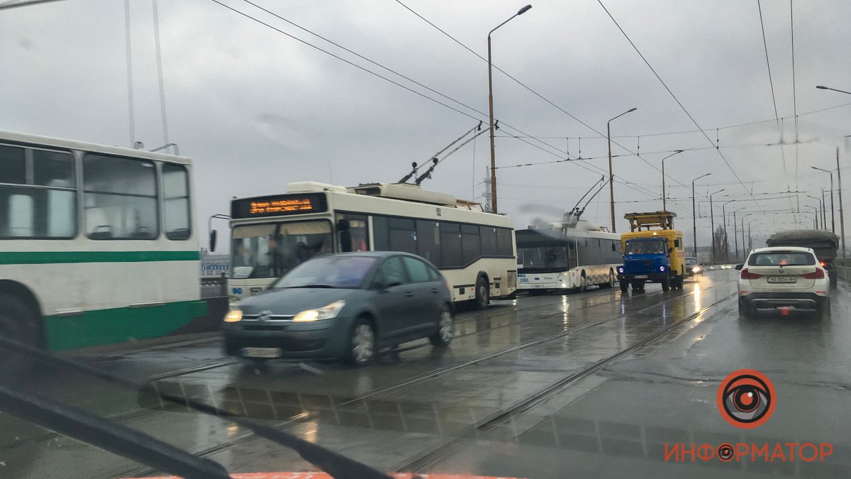 В Днепре из-за ухудшения погоды стоят троллейбусы