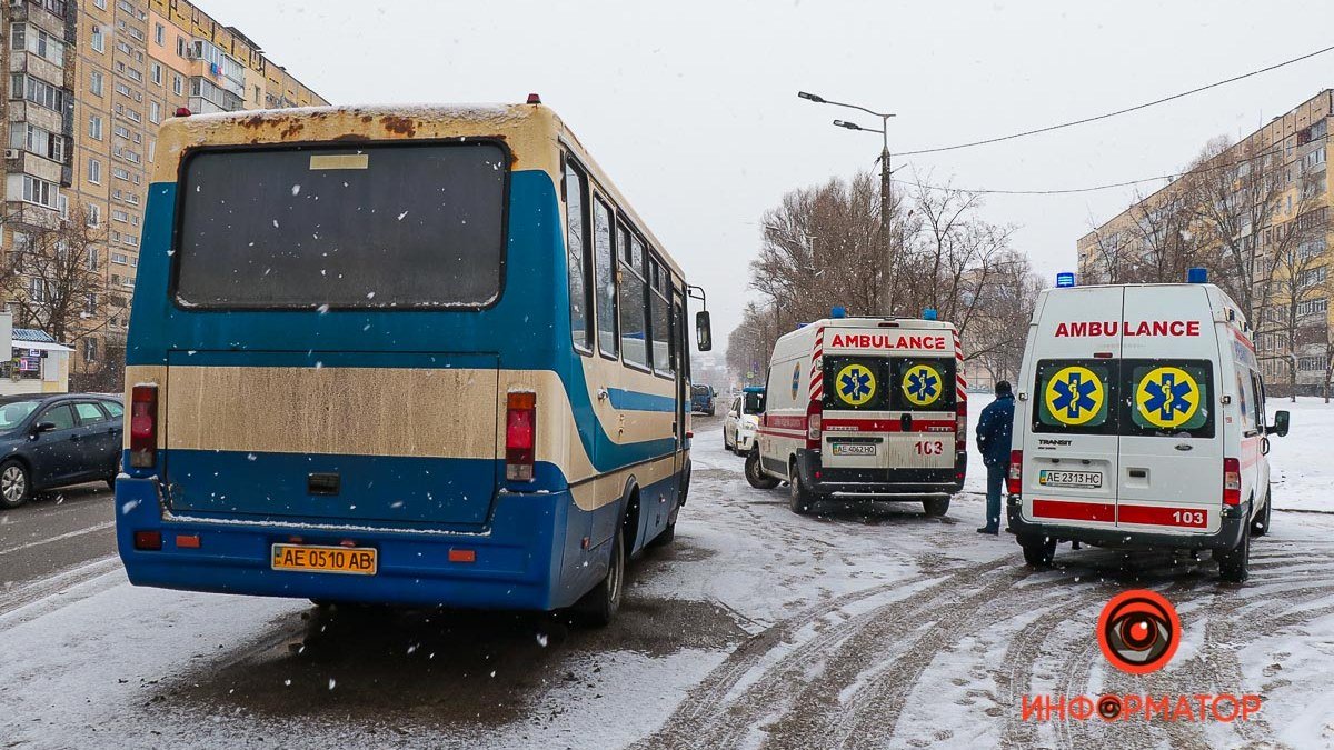 В Днепре на Метростроевской "Эталон" сбил двух женщин: состояние пострадавших