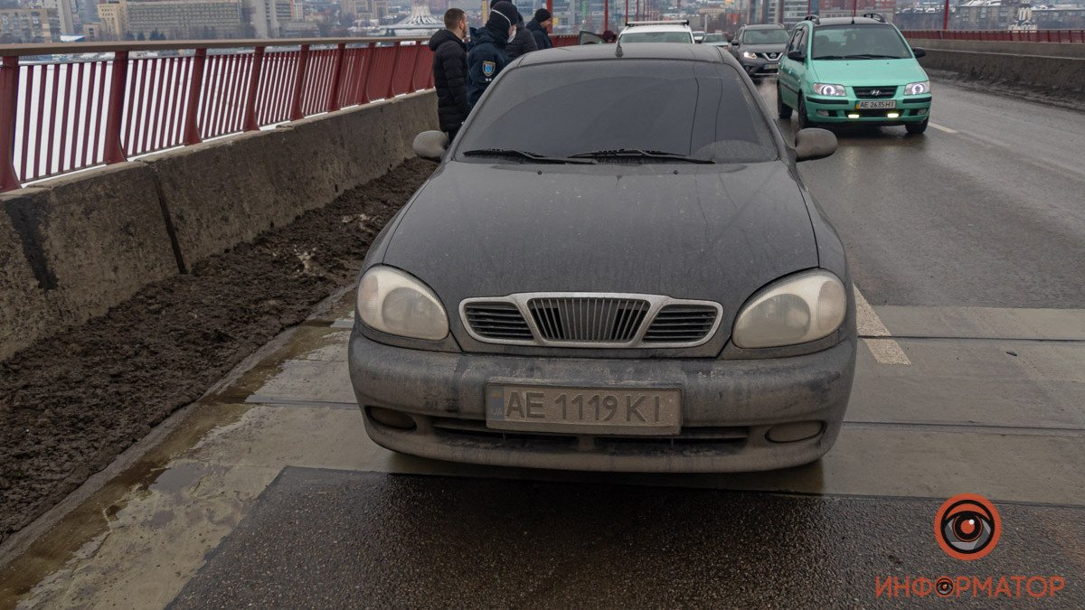 В ДТП на Новом мосту в Днепре пострадала 22-летняя девушка: как она себя чувствует