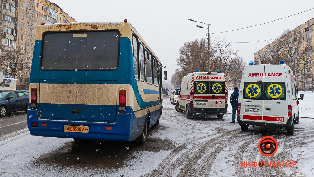 В Днепре на Метростроевской сбили двух женщин: самочувствие пострадавших