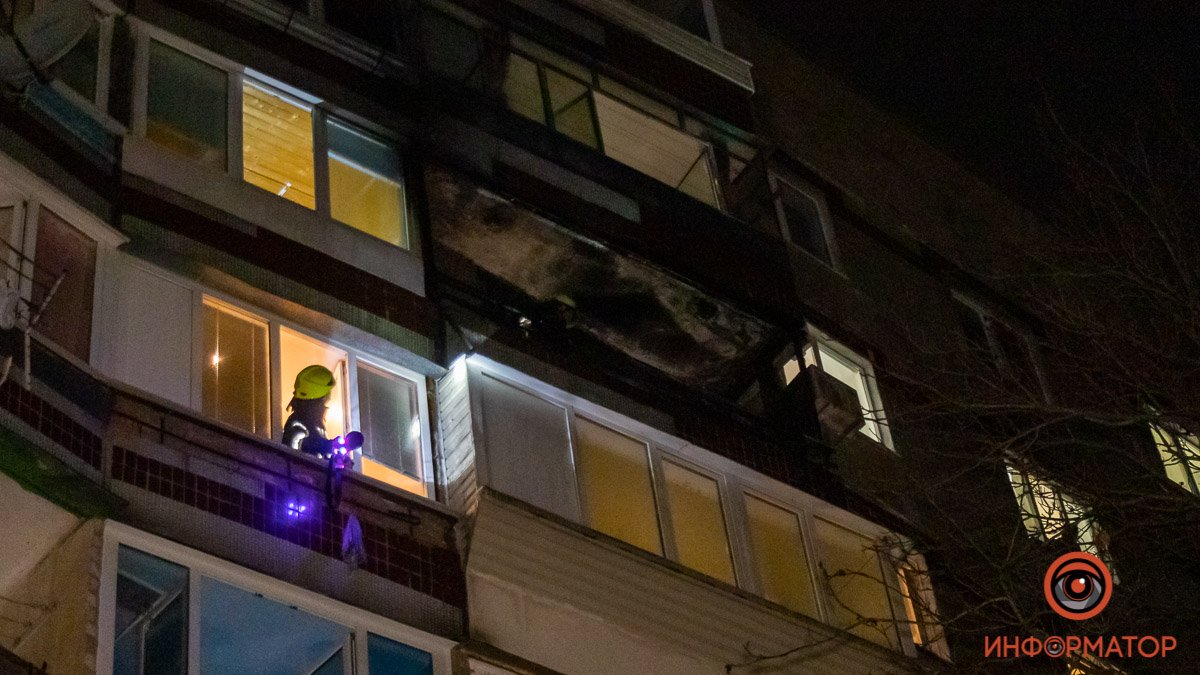 В Днепре на Тополе-3 сгорел балкон в многоэтажке