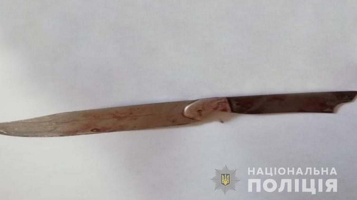 В Каменском мужчина из ревности порезал жену двумя ножами