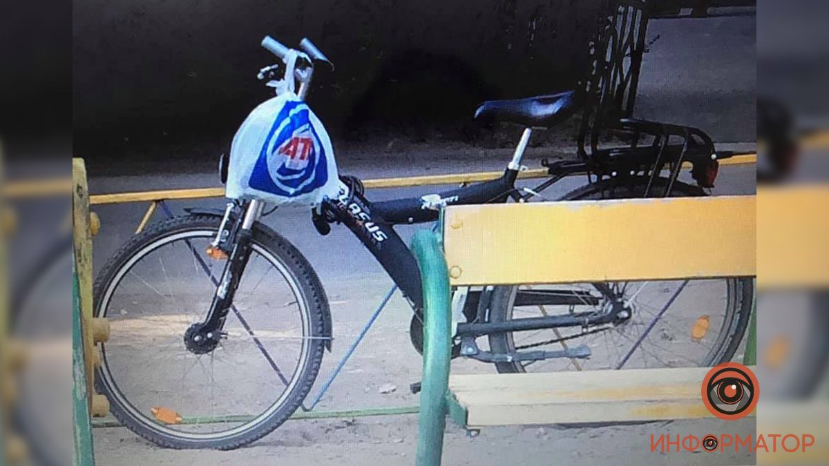 В Днепре мужчина украл велосипед с территории частного дома и попал на камеры видеонаблюдения