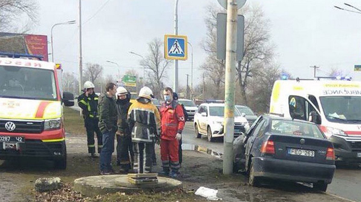 В Павлограде Volkswagen сбил мужчину, беременную женщину и 2-летнего мальчика