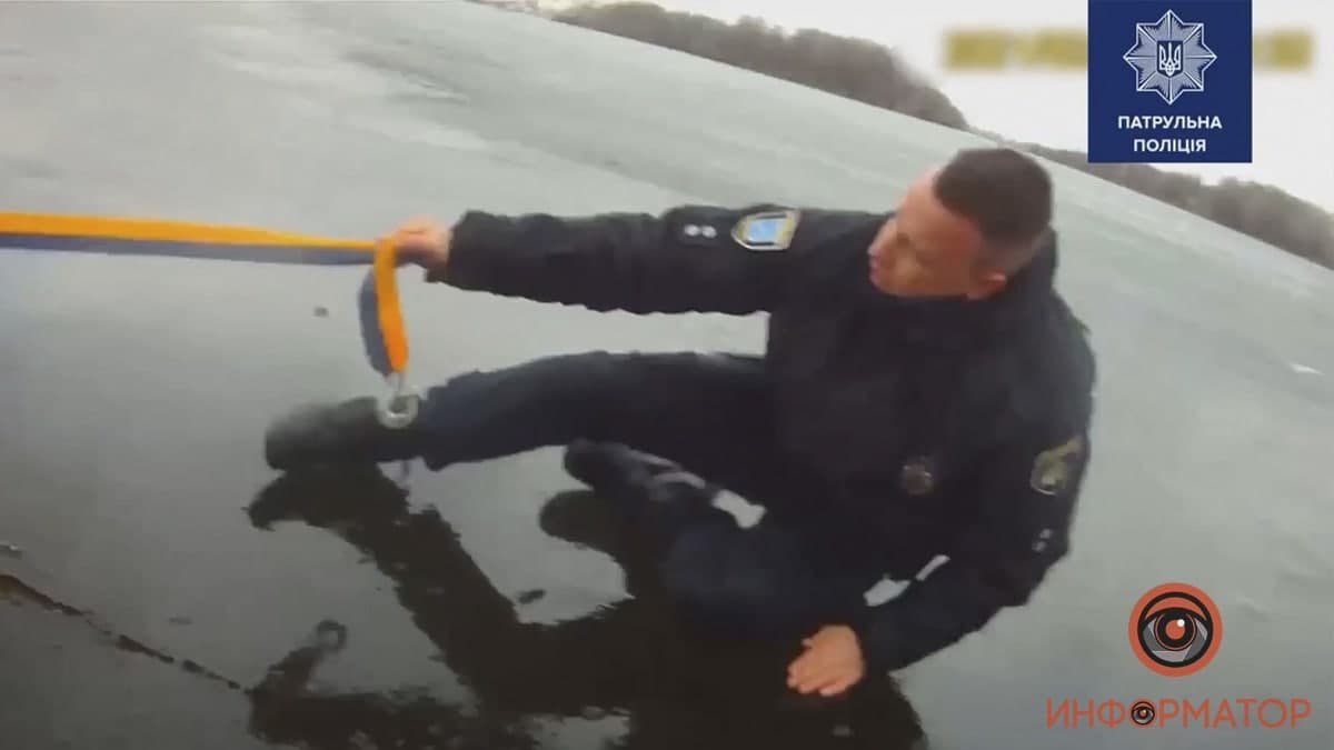 В Днепре патрульные спасли ребенка и трех мужчин, которые провалились под лед: видео с боди-камер
