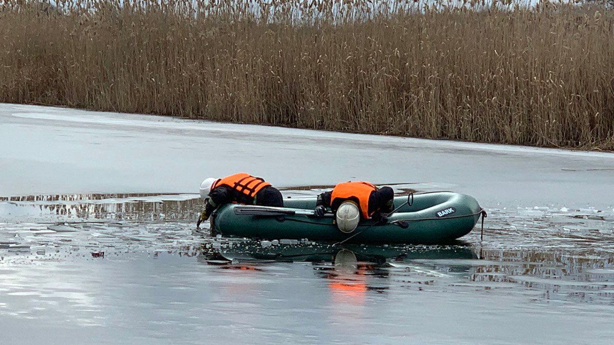 В Днепропетровской области за сутки провалились под лед и утонули 2 человека