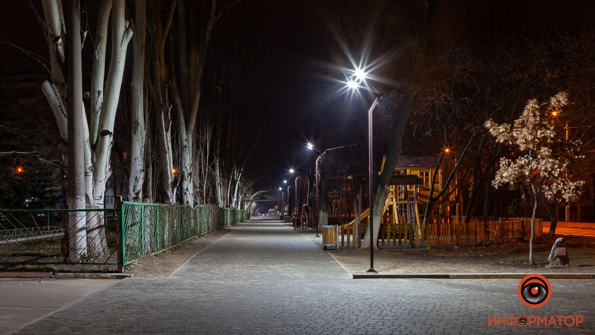 Огни сонного города: как в Днепре выглядит улица Космонавтов под покровом ночи