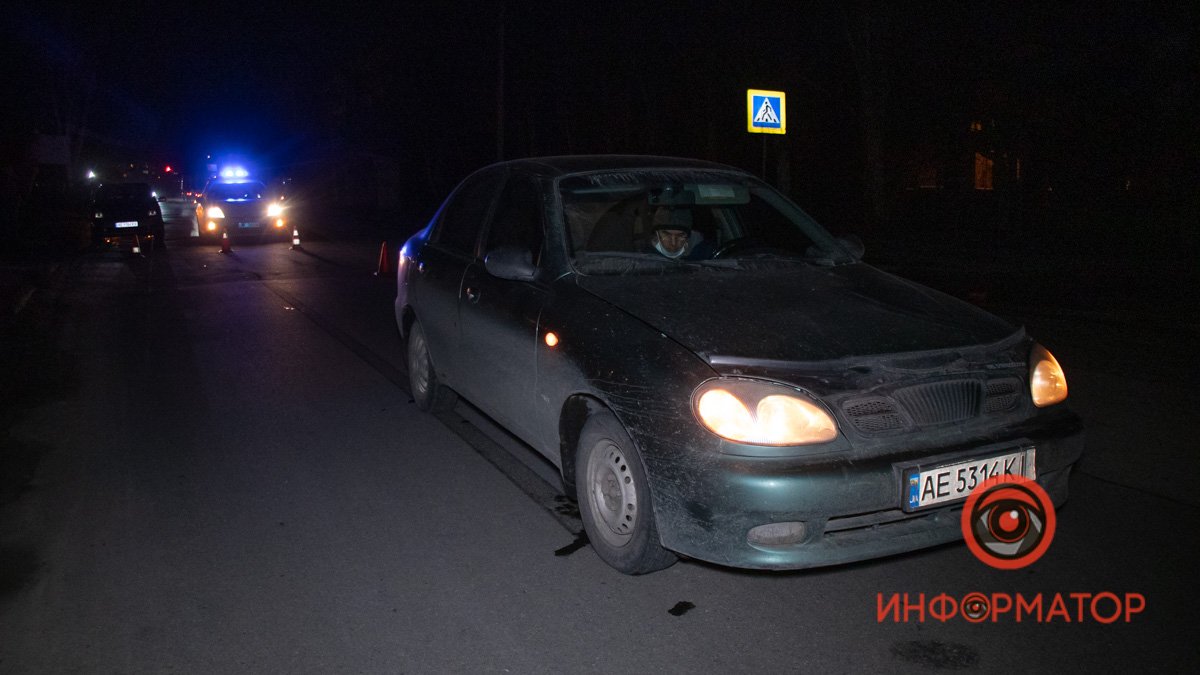 В Днепре на Днепросталевской за переходом Daewoo сбил пешехода: мужчину увезла скорая