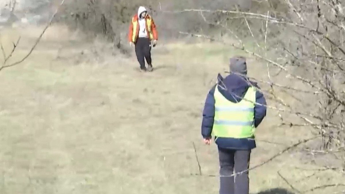 Полиция и волонтеры прочесывают поля и лесополосы в поисках пропавшей 7-летней девочки