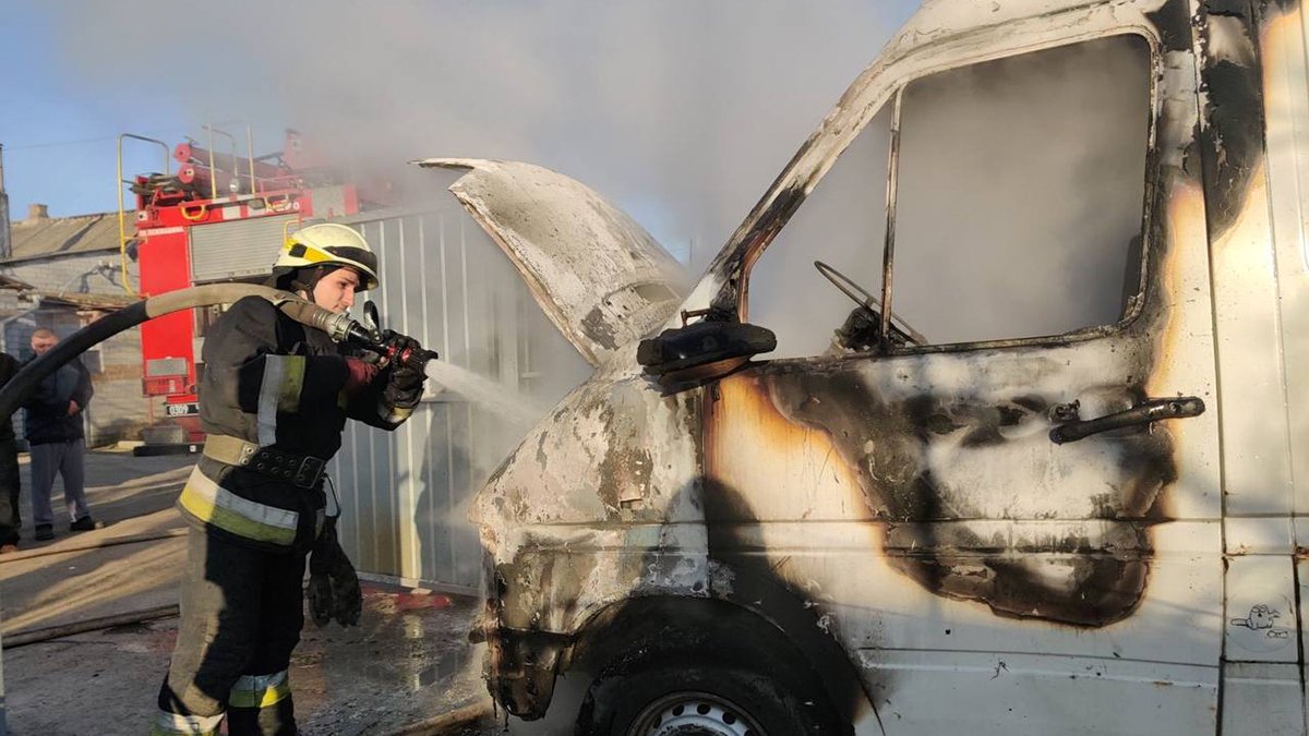 В АНД районе Днепра горел микроавтобус Volkswagen