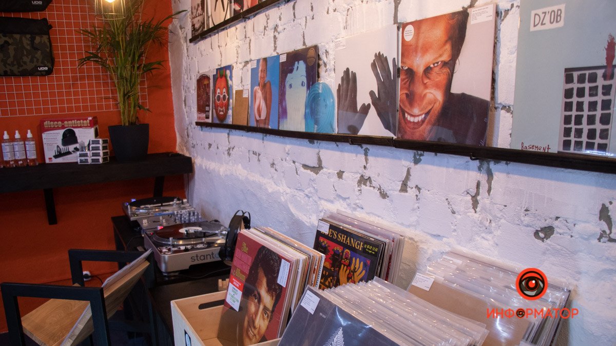 В Днепре открылся магазин виниловых пластинок с электронной музыкой
