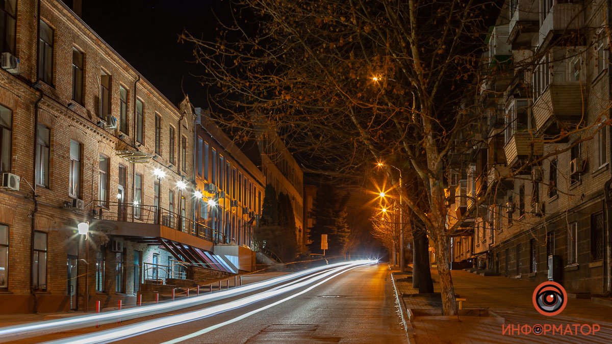 Огни сонного города: как в Днепре выглядит переулок Ушинского ночью
