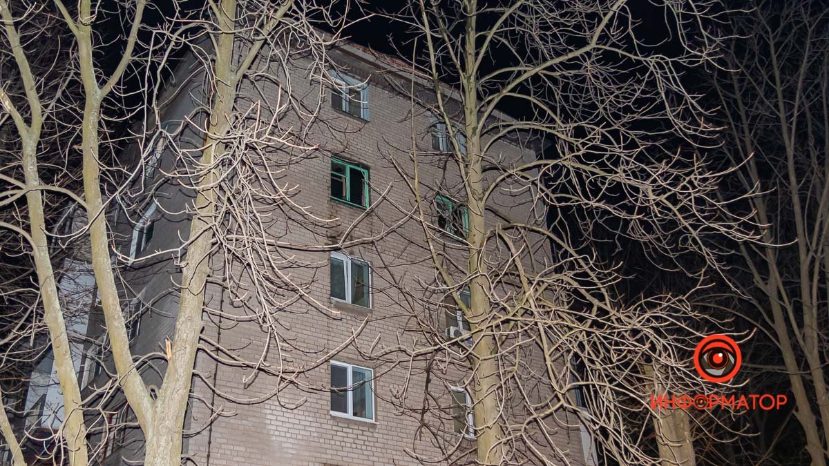 В Днепре в многоэтажке на проспекте Поля горела квартира: дома в этот момент была пожилая женщина