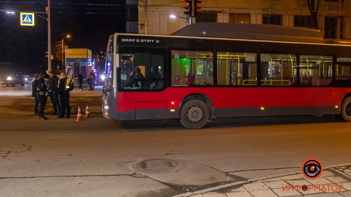 В Днепре на Гагарина автобус №124а сбил женщину: состояние пострадавшей