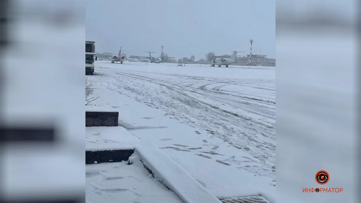 Полосу не чистили несколько часов: в аэропорту Днепра из-за непогоды задерживаются рейсы