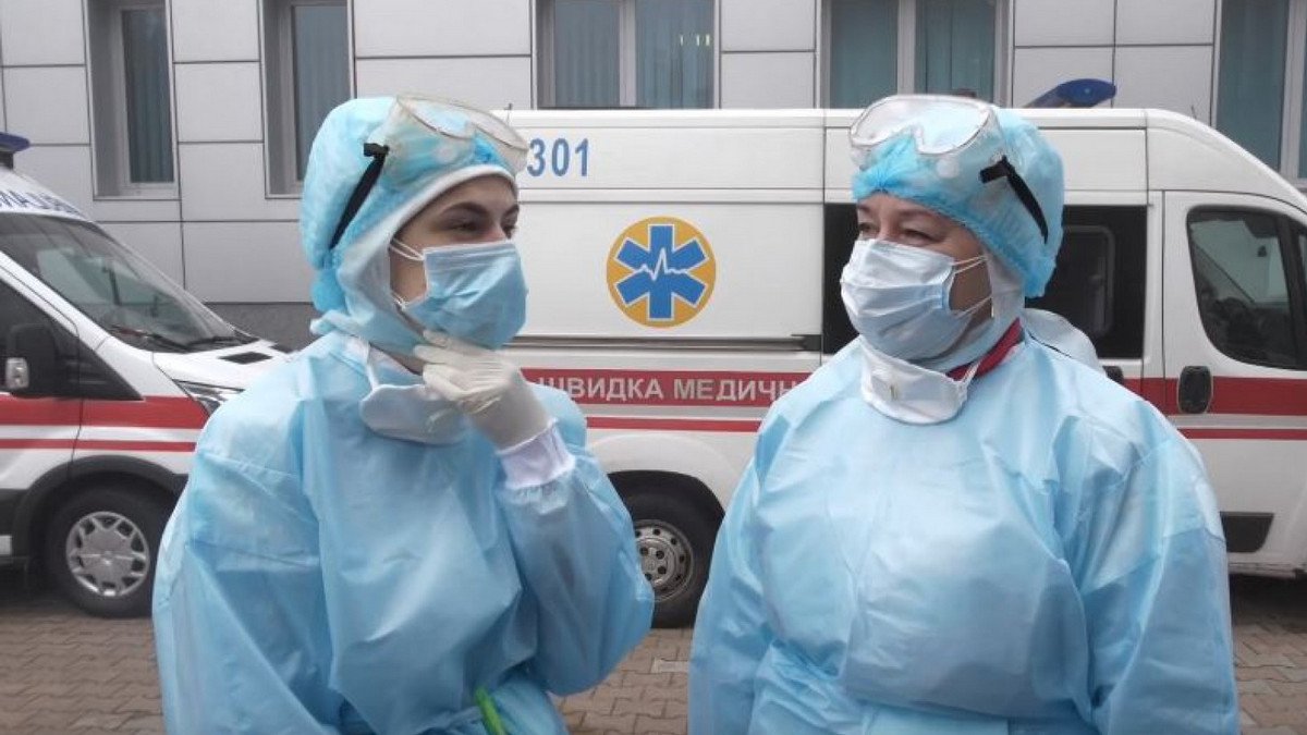В Днепропетровской области за сутки подтвердили почти 900 новых случаев заражения коронавирусом
