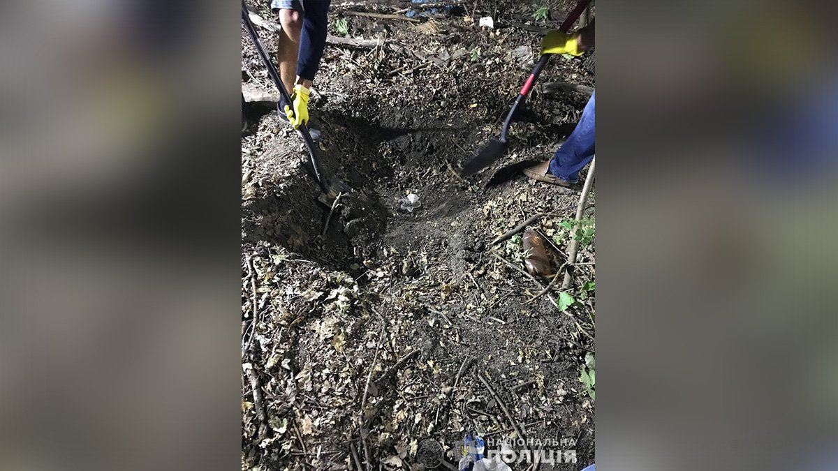 В Днепропетровской области женщина убила знакомого молотком и закопала его труп в лесу