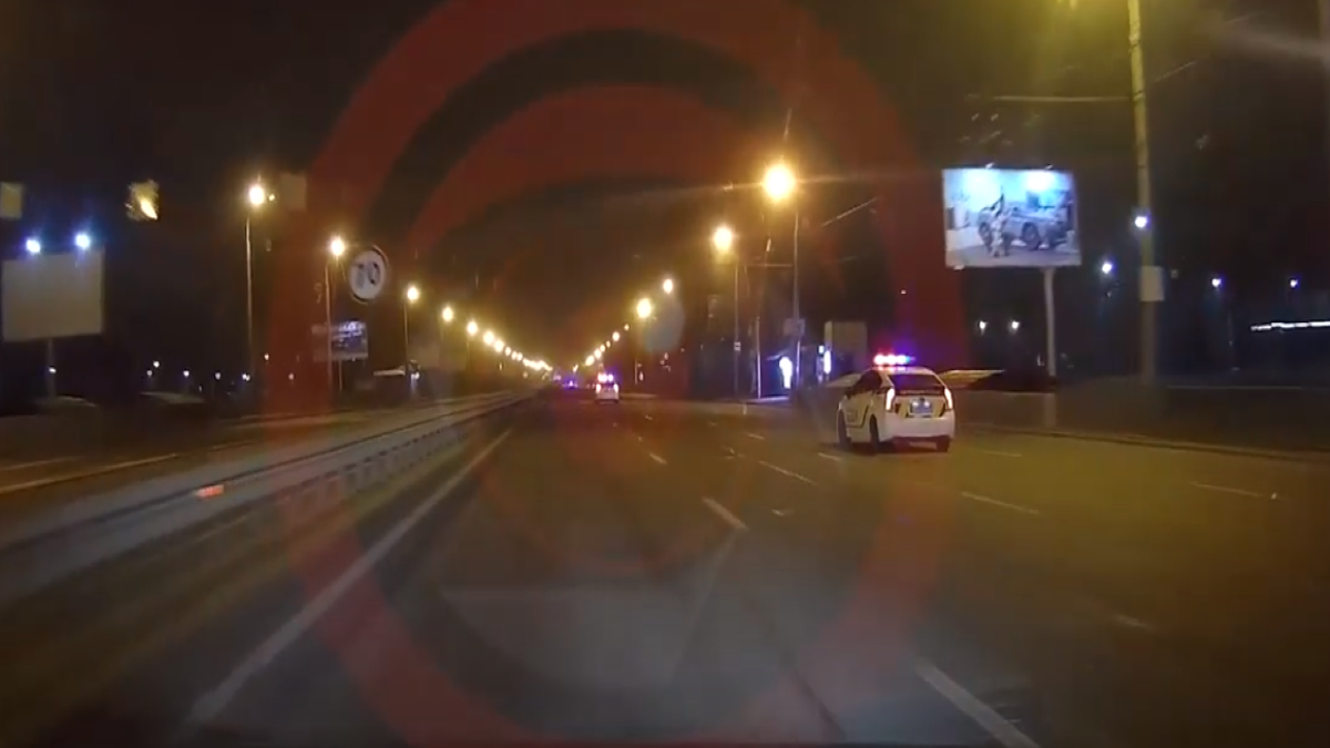 Ночная погоня и ДТП в Днепре: пьяный студент на Fiat уходил от полицейских и врезался в забор