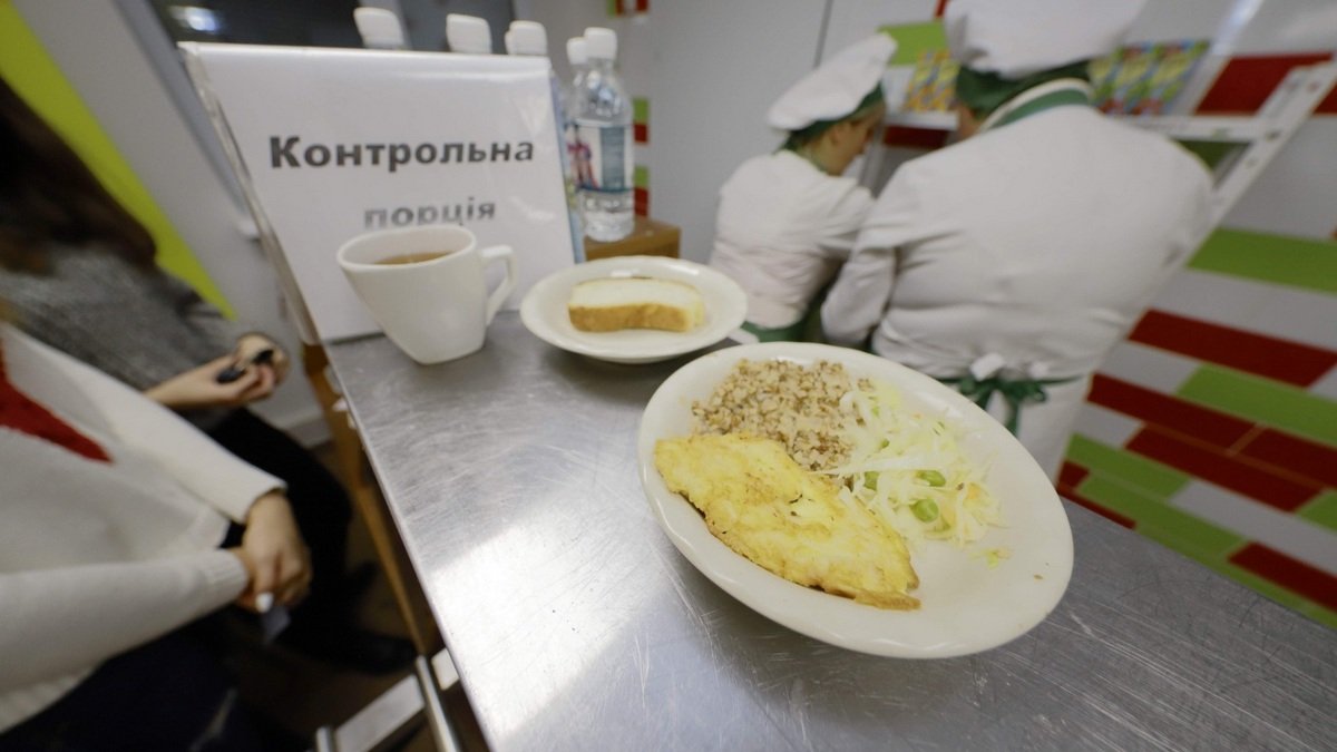 Меньше сахара и хлеба: как изменится школьное питание в Украине