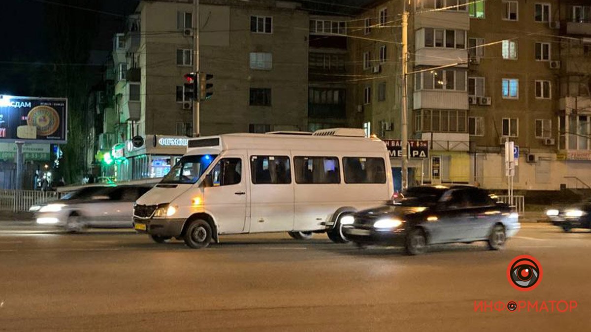В Днепре на Слобожанском проспекте микроавтобус сбил пешехода с инвалидностью