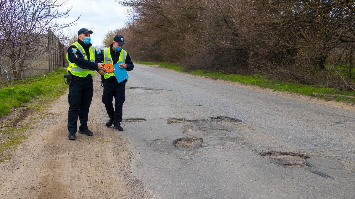 В Днепре и области полиция проверяет состояние дорог и переездов