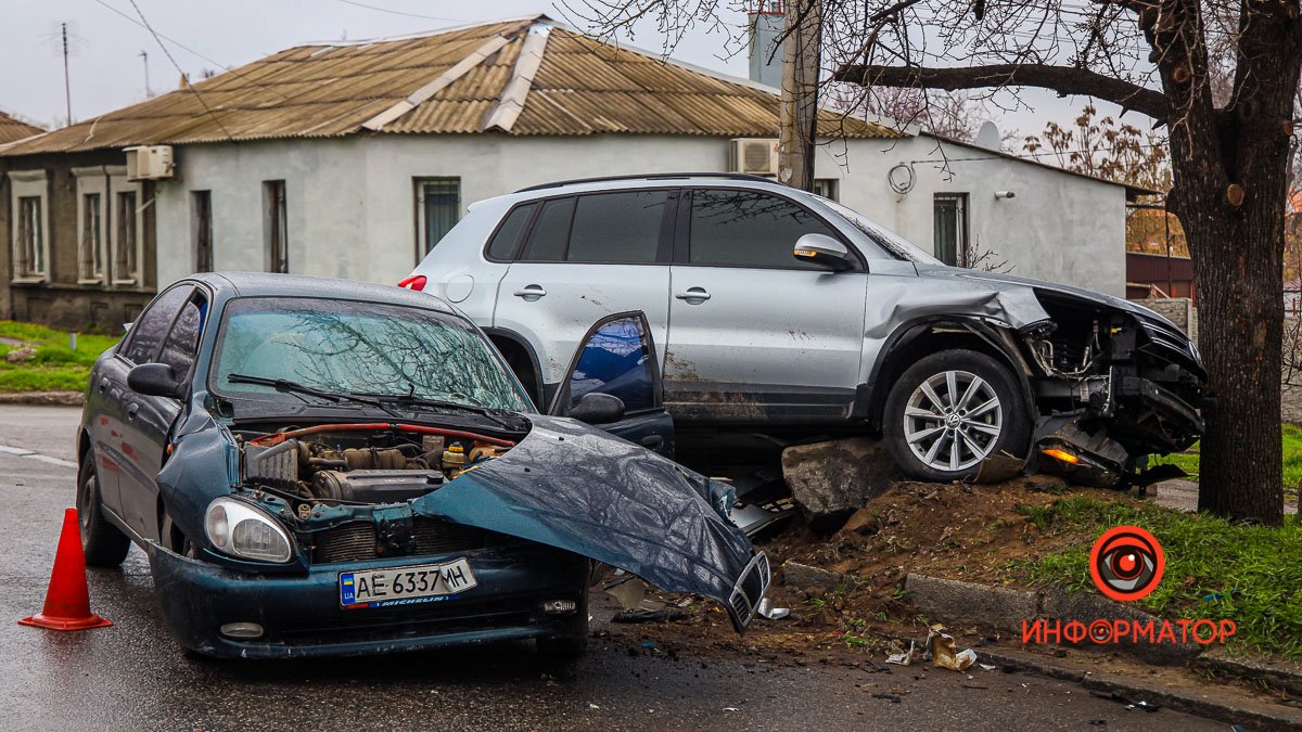 В Днепре на Нестерова столкнулись Daewoo и Volkswagen: пострадали две женщины и ребенок