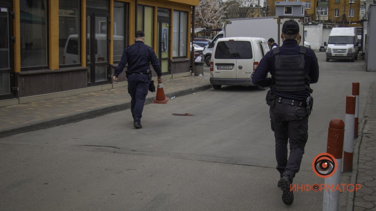 В Днепре на Артековской водитель Suzuki сбил пожилую женщину и уехал: мужчину поймали полицейские