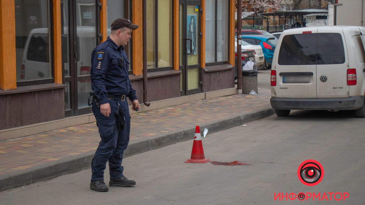 В Днепре на Артековской водитель Suzuki сбил женщину и уехал: пострадавшая умерла в больнице