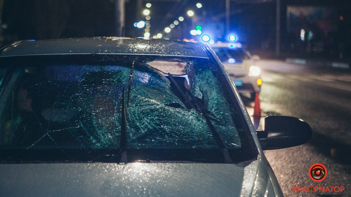 В Днепре на Калиновой Hyundai сбил мужчину на "зебре", которую игнорируют водители