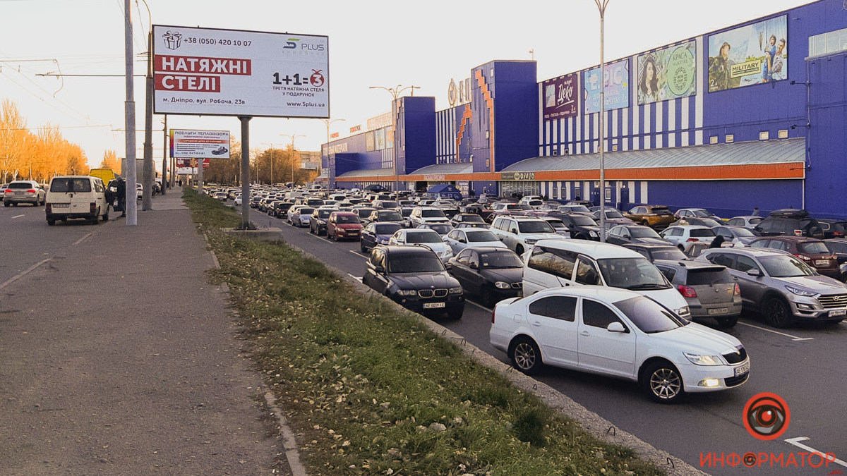 В Днепре в "Эпицентре" на Запорожском шоссе умер мужчина
