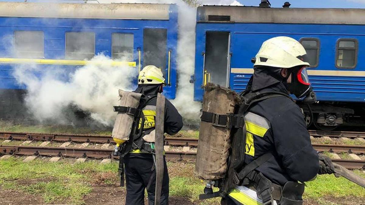 В Днепре горел вагон поезда: что произошло