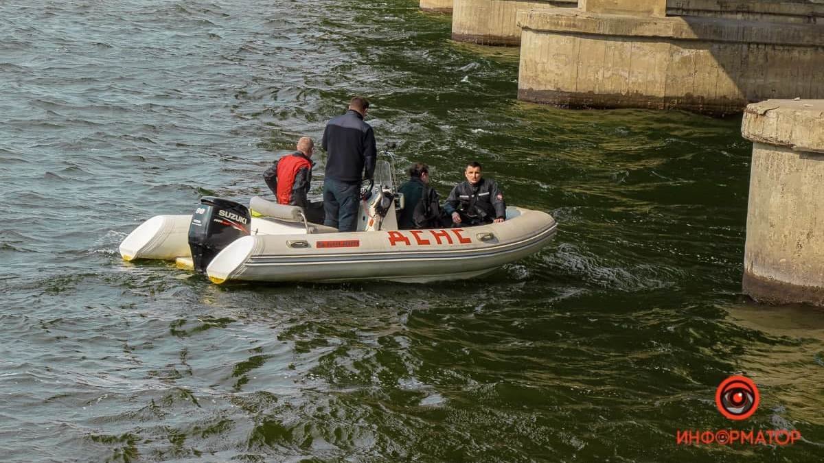 В Каменском спасатели достали из водохранилища тело мужчины