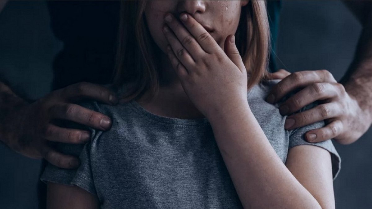 В Днепропетровской области мужчина открыл детский дом и насиловал свою 13-летнюю воспитанницу
