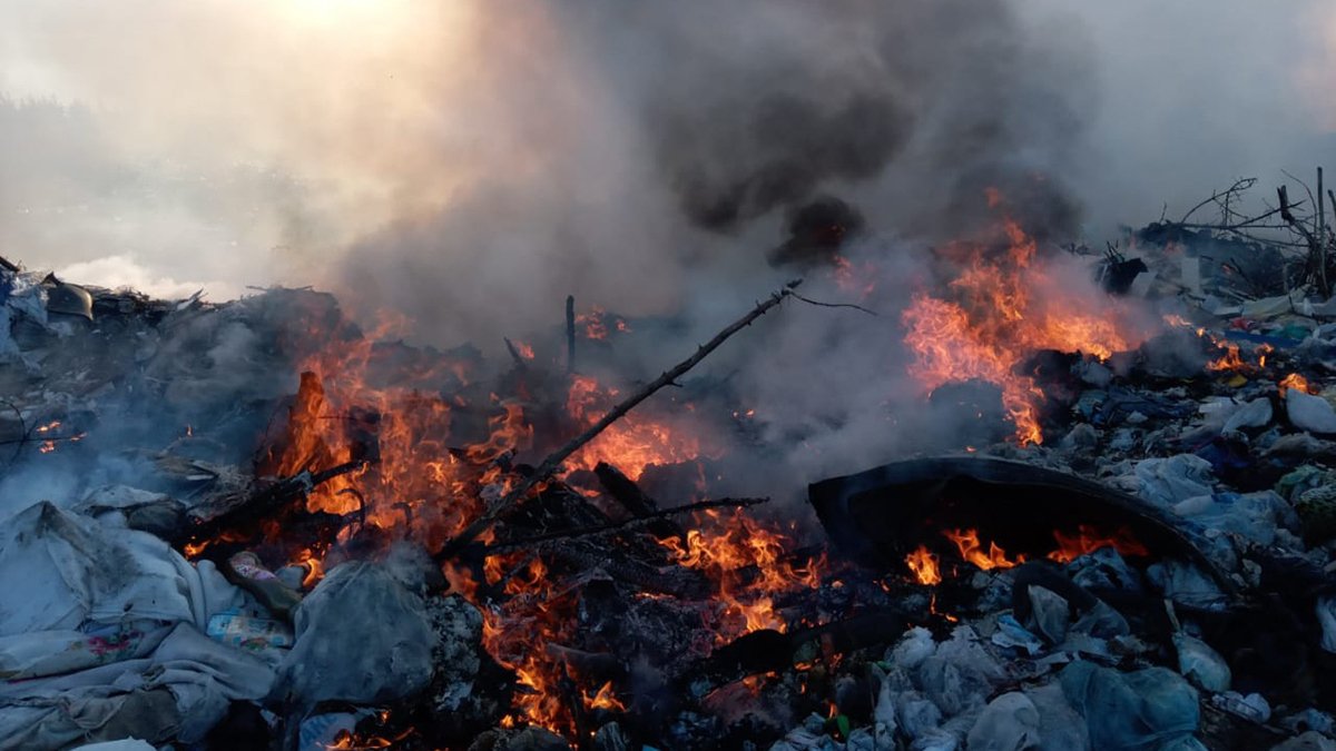 В Днепропетровской области горит свалка: возгорание тушат больше 4 часов