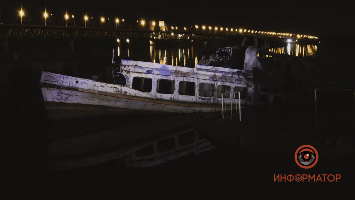 Пока Днепр спит: как выглядит мрачный речной порт под покровом ночи