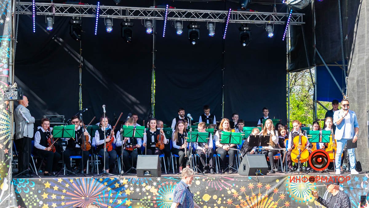В Днепре в парке "Зеленый гай" провели музыкальный концерт в честь Дня Европы