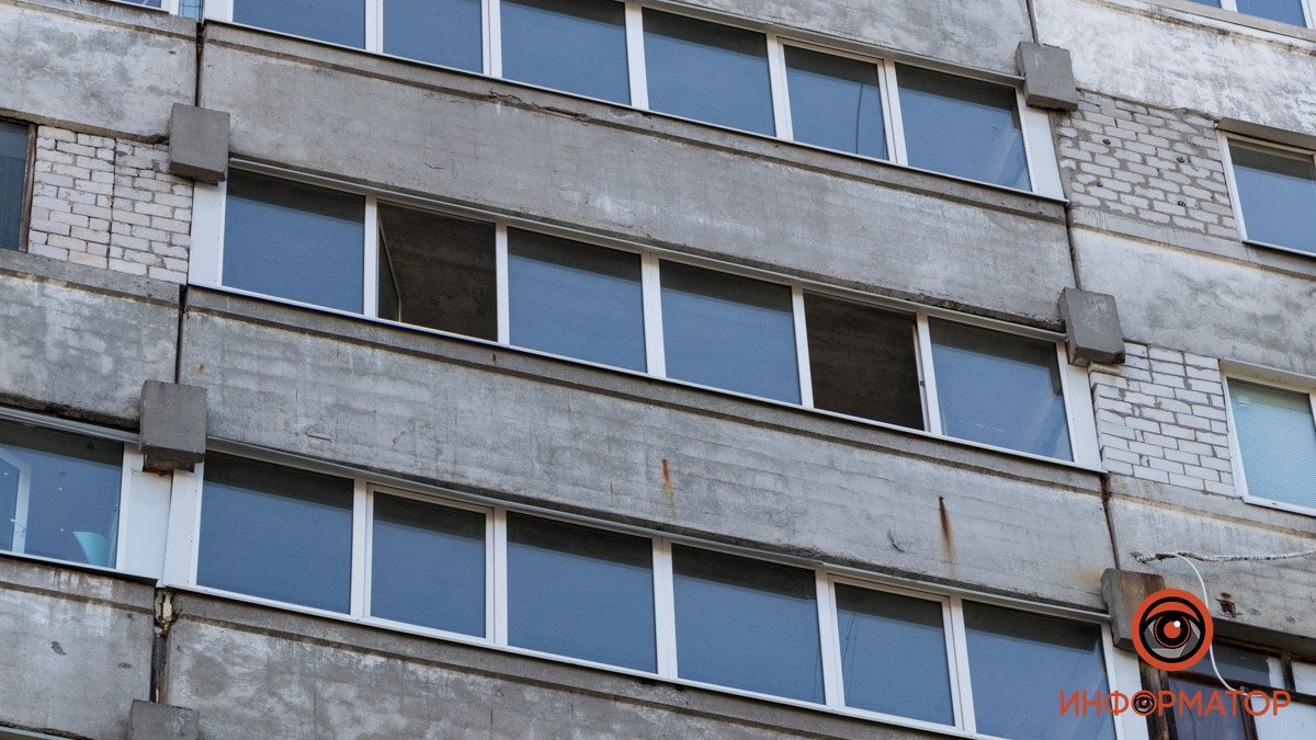 В Каменском женщина выпала из окна 8-го этажа