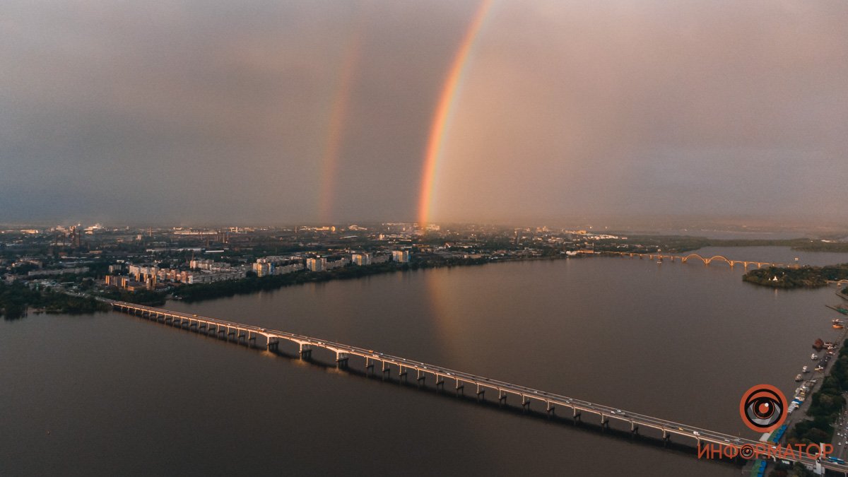 Кто-то «рассыпал» Skittles: в небе над Днепром засияла радуга