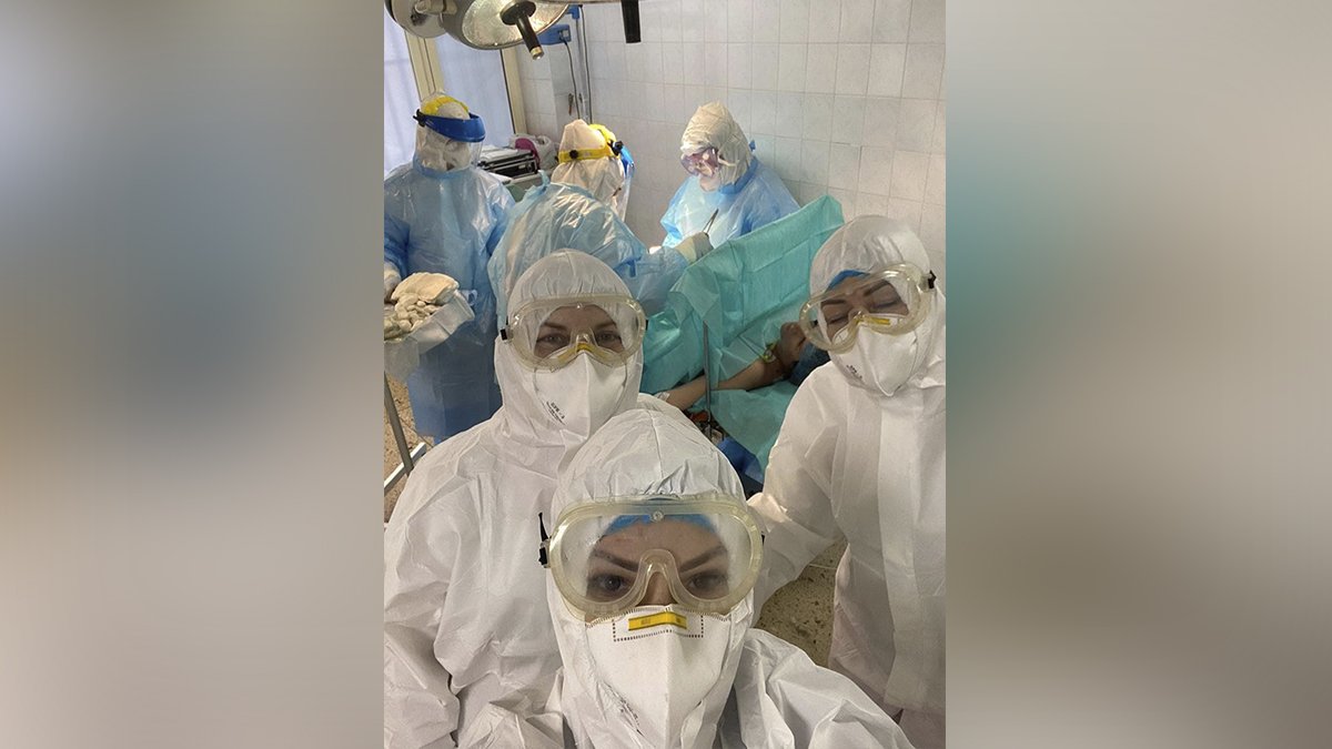 В больнице Мечникова спасают мать и новорожденную с коронавирусом