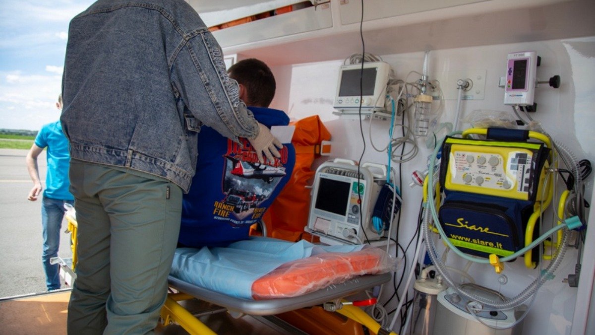 В Днепре в больнице Мечникова успешно прооперировали раненого под Марьинкой гвардейца