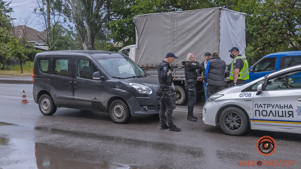 В Днепре на Калиновой мужчина попал под колеса Fiat Doblo